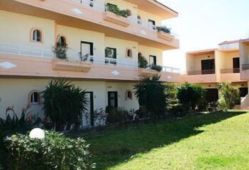 Lyristis Dinos Studios & Apartments