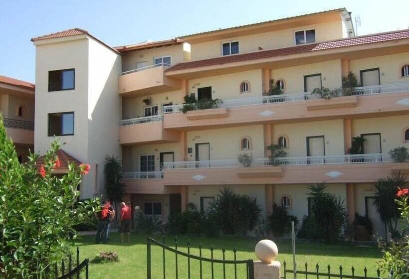 Lyristis Dinos Studios & Apartments