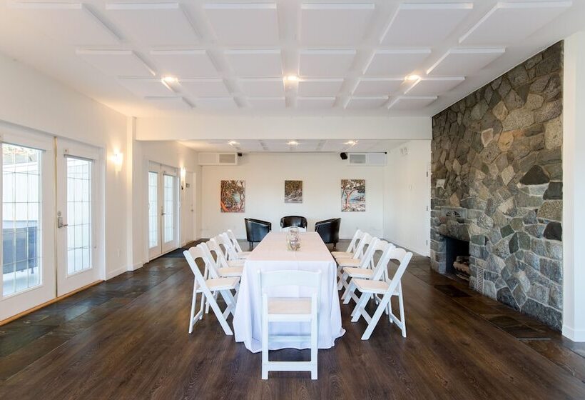 Rockwater Secret Cove Resort