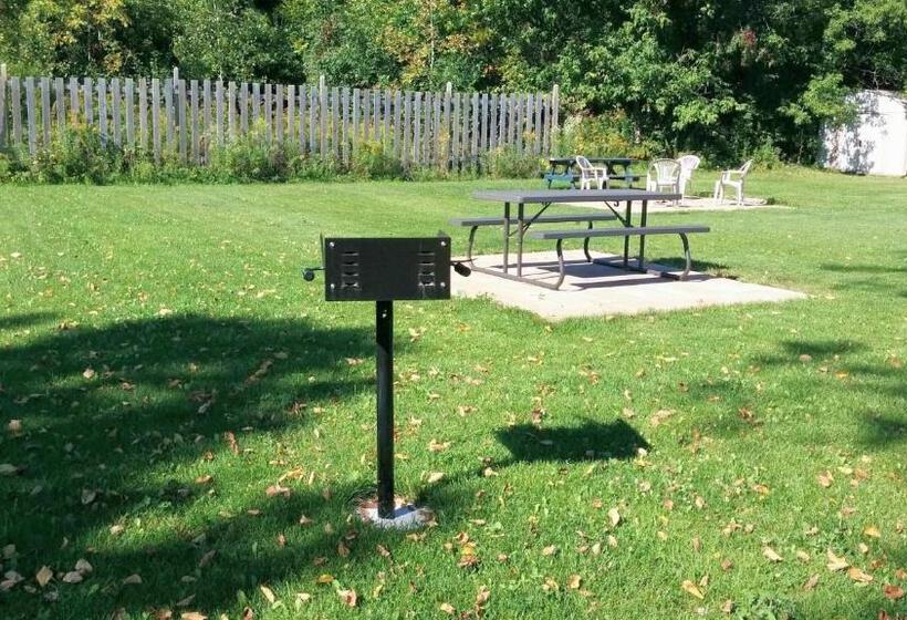 Westport Station Motel