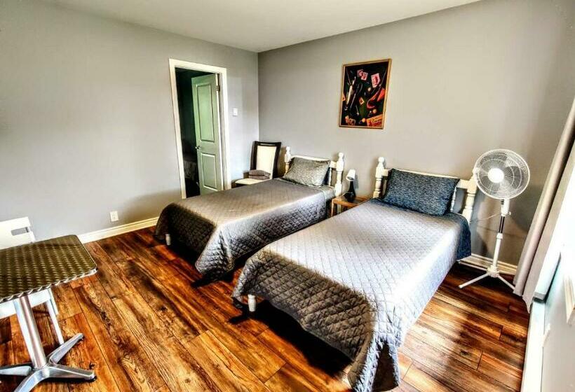 فندق صغير Salmon River Motel