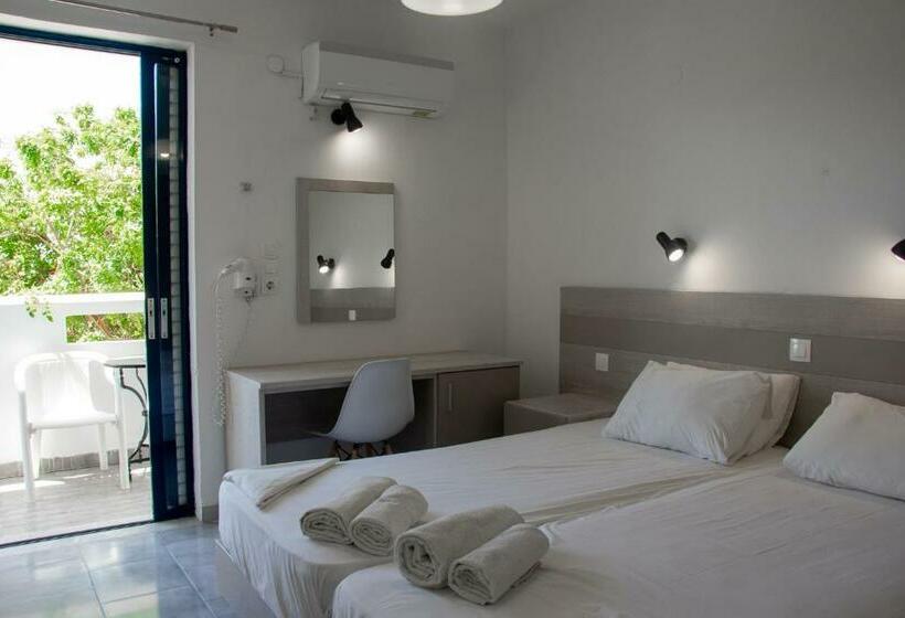 Отель Harriets Apartments