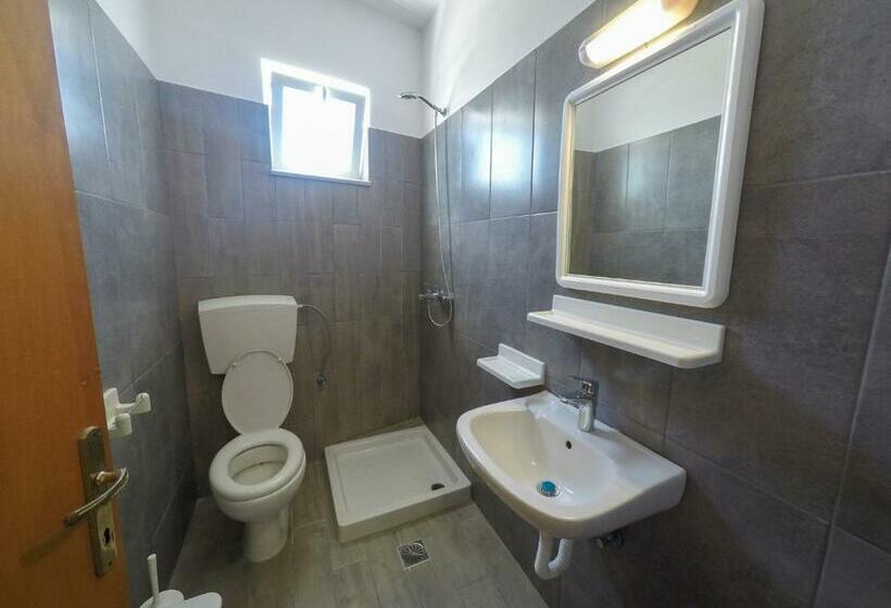 Отель Harriets Apartments