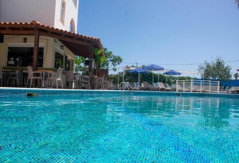 هتل Harriets Apartments