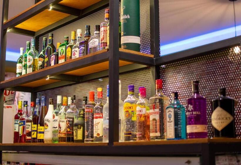 Отель Harriets Apartments