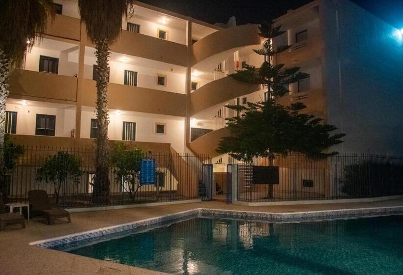 Отель Harriets Apartments