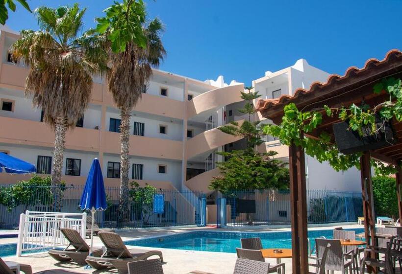 Отель Harriets Apartments