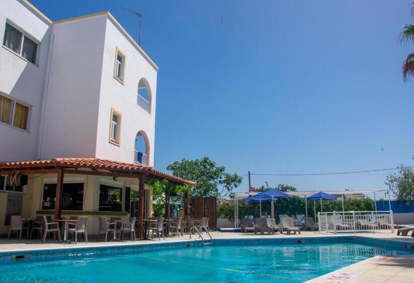 هتل Harriets Apartments