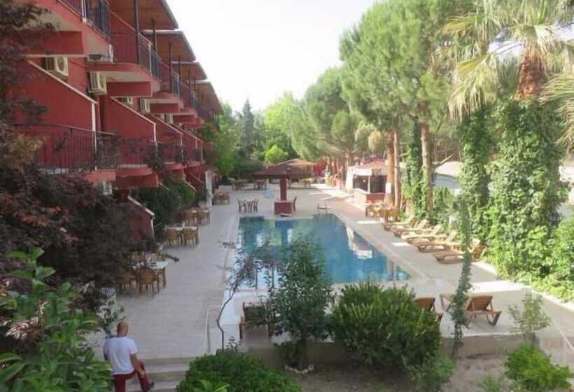 בית מלון כפרי Oskar Thermal