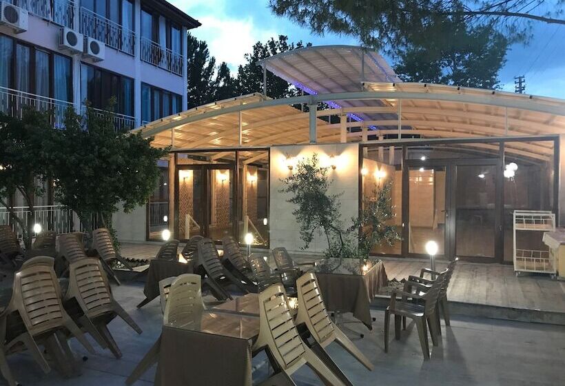 בית מלון כפרי Oskar Thermal