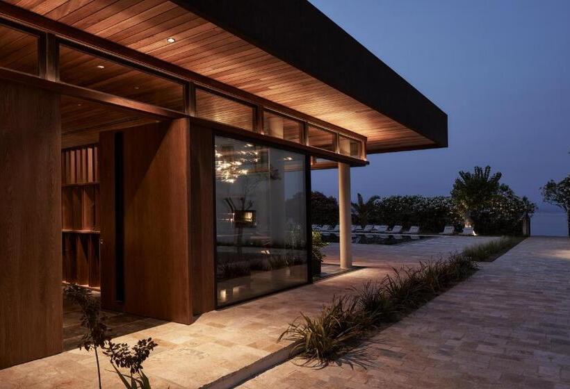 ホテル The Olivar Suites