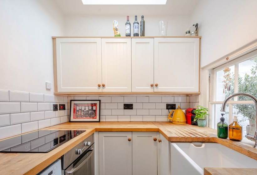 Beach House Moments From Margate Old Town & Beach