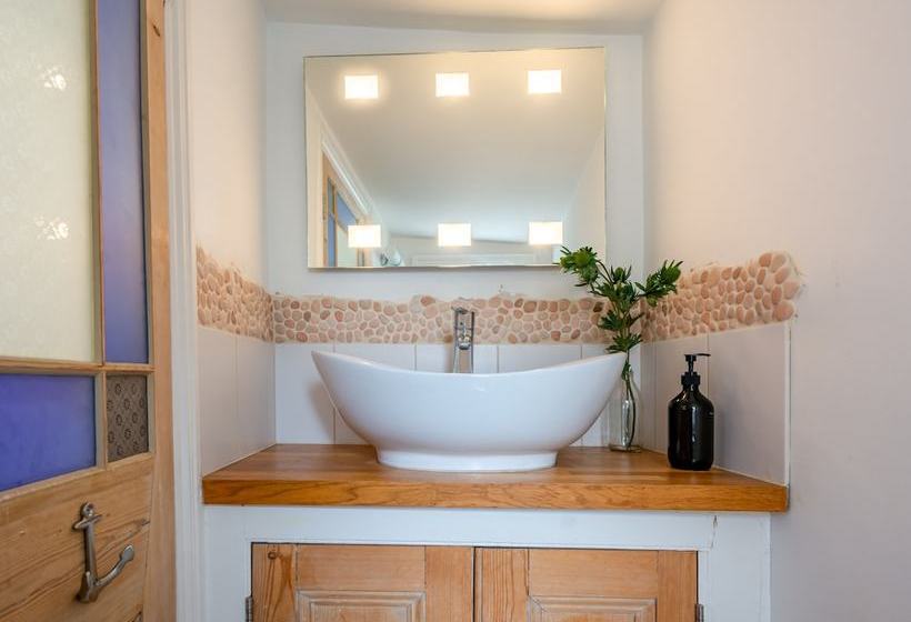 Beach House Moments From Margate Old Town & Beach