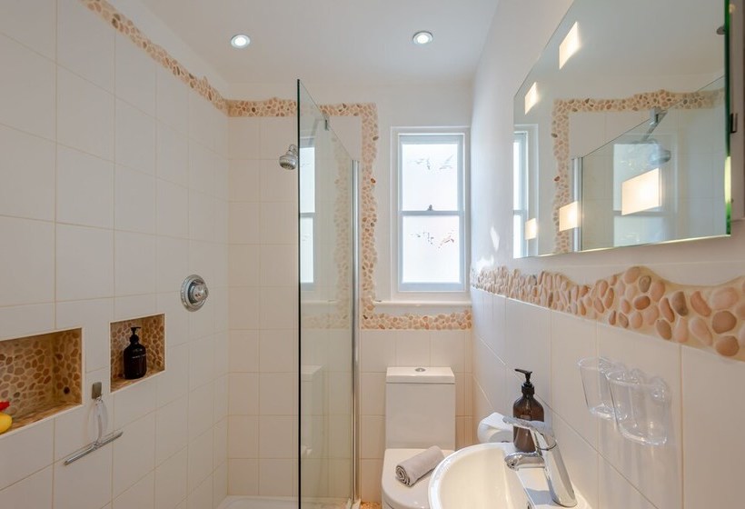 Beach House Moments From Margate Old Town & Beach