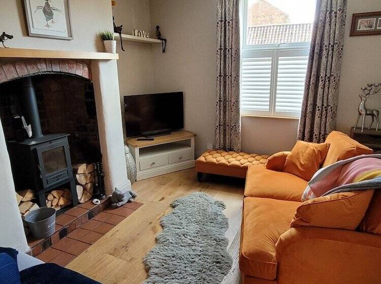 Charming 2 Bed Cottage On Outskirts Of Beverley