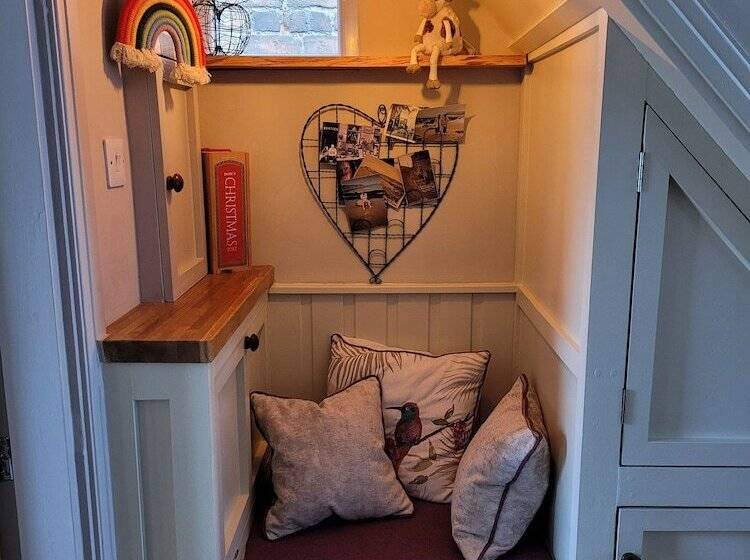 Charming 2 Bed Cottage On Outskirts Of Beverley