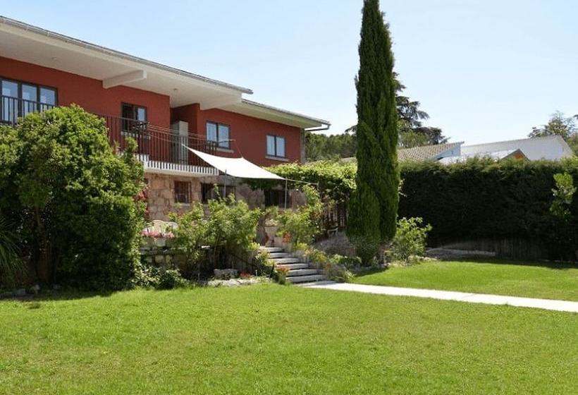 Delightful Rural Apartment With Shared Garden, Jacuzzi, Sauna And Swimming Pool