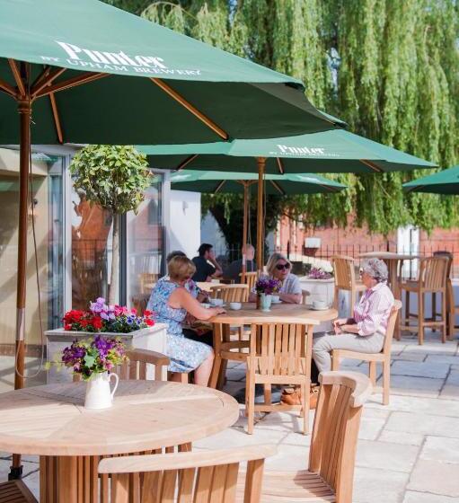 簡易ホテル The White Hart, Overton