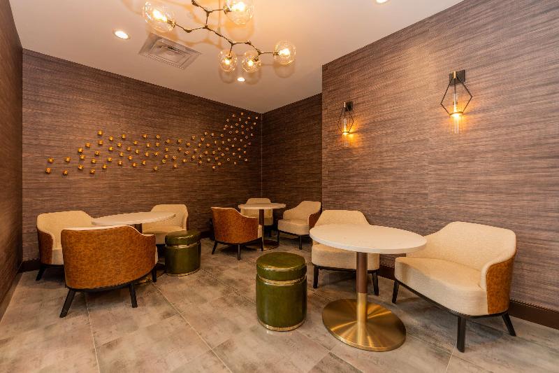 Отель Hampton Inn & Suites Houston Sugar Land