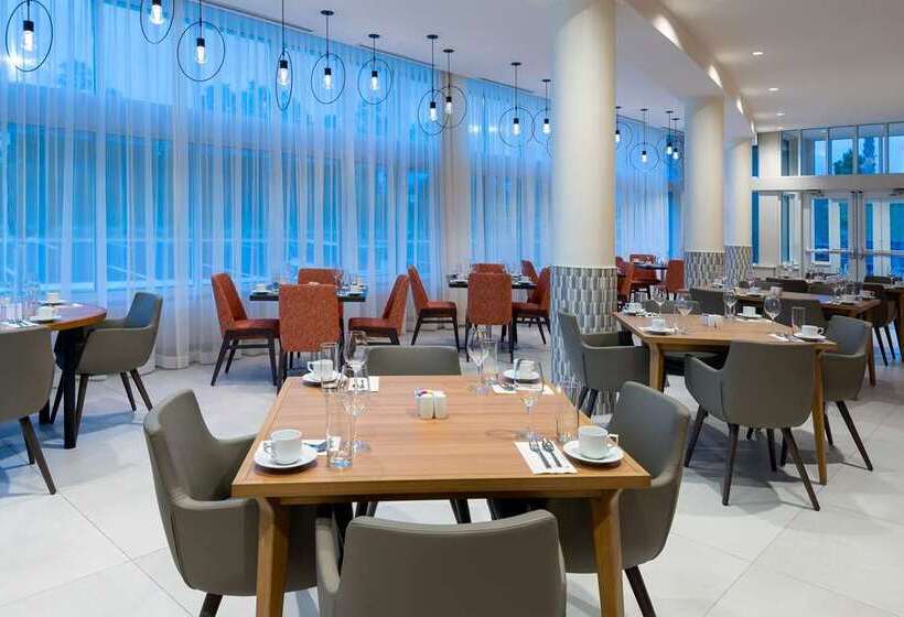 Отель Hilton Garden Inn Panama City Airport