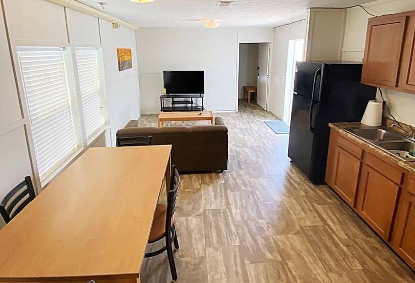 호텔 Ibex  Workforce Housing