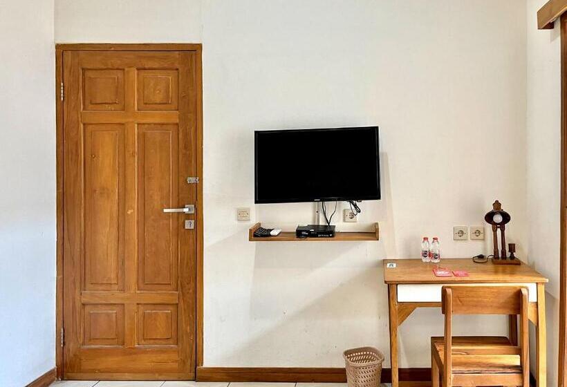 בית מלון כפרי Reddoorz At Mystays Pemuda Cepu Blora