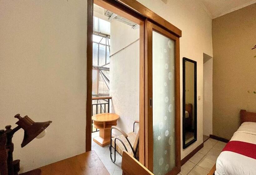 בית מלון כפרי Reddoorz At Mystays Pemuda Cepu Blora