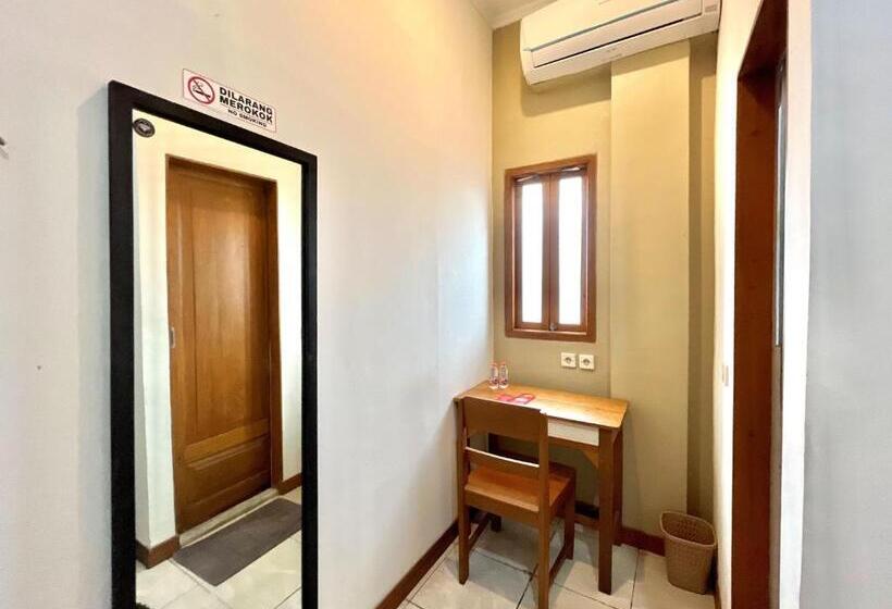 בית מלון כפרי Reddoorz At Mystays Pemuda Cepu Blora