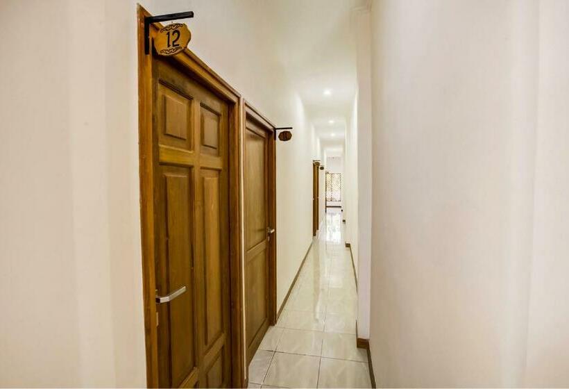 בית מלון כפרי Reddoorz At Mystays Pemuda Cepu Blora