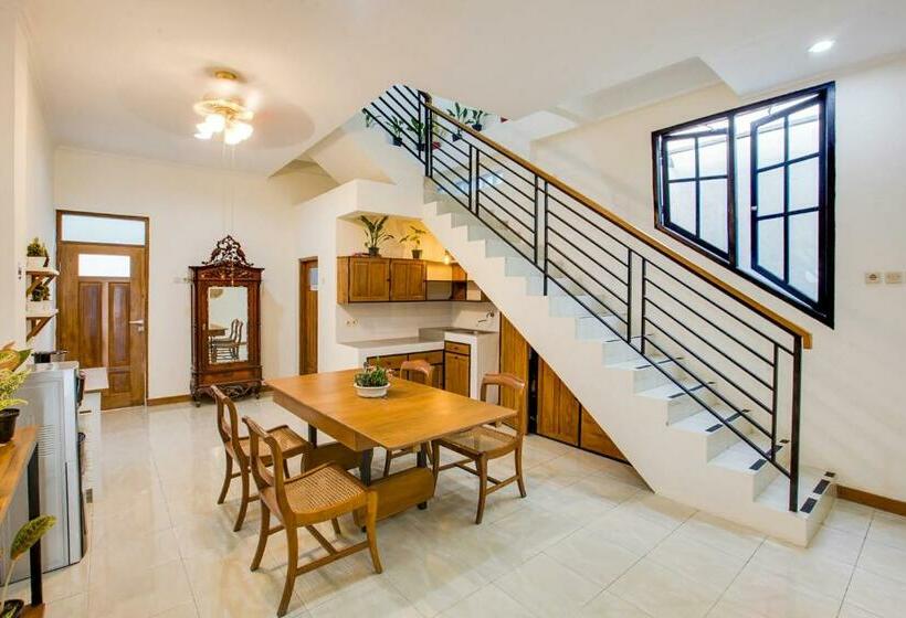 בית מלון כפרי Reddoorz At Mystays Pemuda Cepu Blora