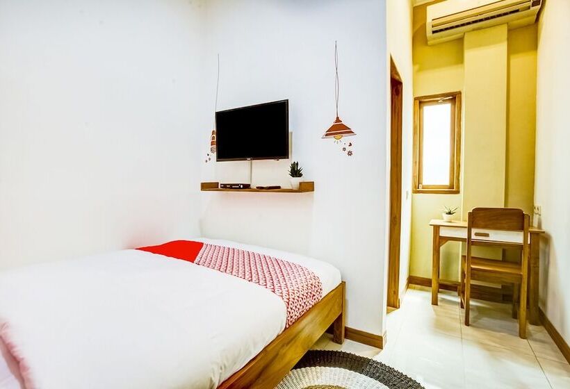 בית מלון כפרי Reddoorz At Mystays Pemuda Cepu Blora