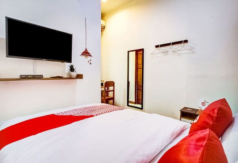 בית מלון כפרי Reddoorz At Mystays Pemuda Cepu Blora