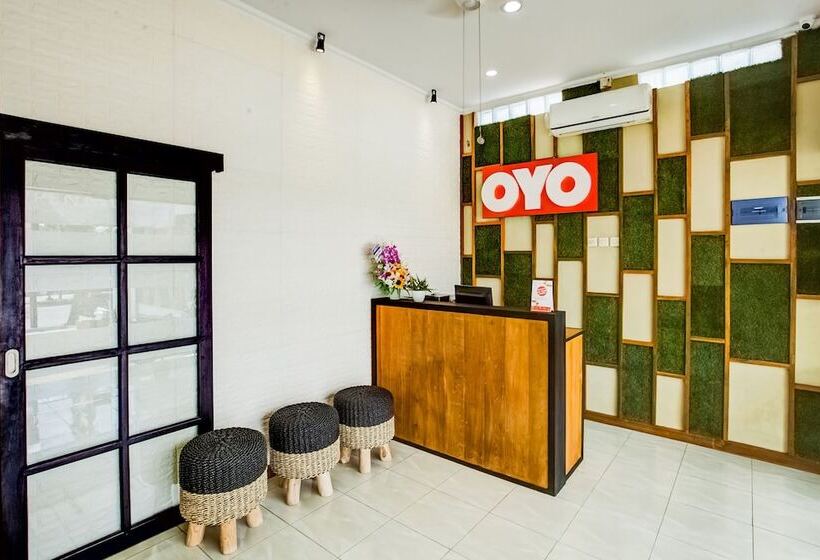 בית מלון כפרי Reddoorz At Mystays Pemuda Cepu Blora