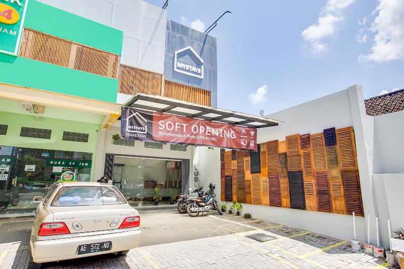 בית מלון כפרי Reddoorz At Mystays Pemuda Cepu Blora