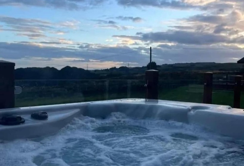 Luxury Family Beechwood Lodge With Hot Tub
