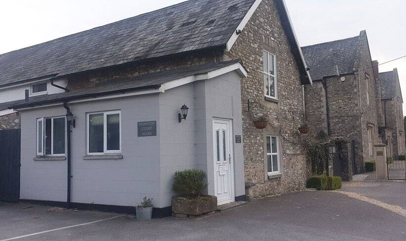 Monkton Court House B&b