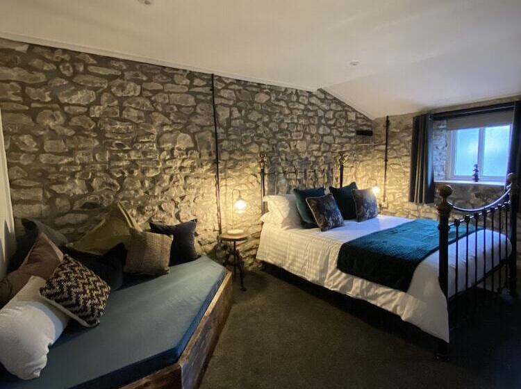 Monkton Court House B&b