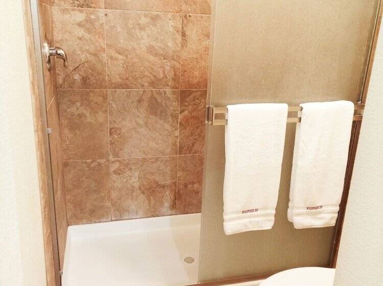 מוטל The Woodfords Inn