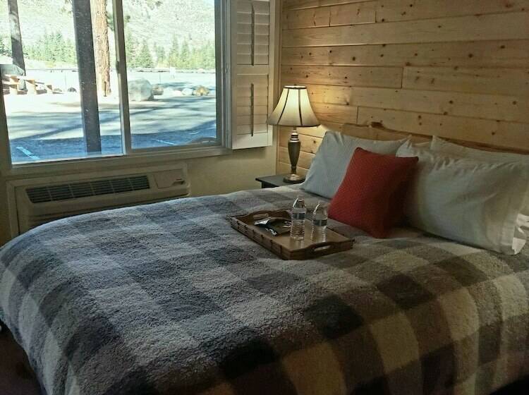 מוטל The Woodfords Inn