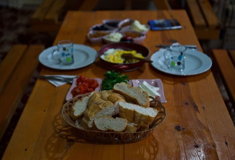 פנסיון Taurus Guest House