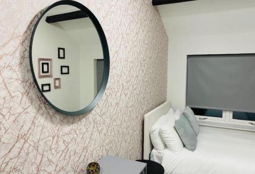 Пансион Townhouse Plus @ Lower Beth Street Stoke