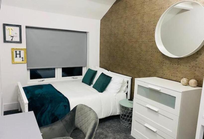 Пансион Townhouse Plus @ Lower Beth Street Stoke