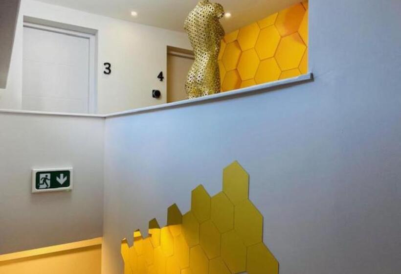 Пансион Townhouse Plus @ Lower Beth Street Stoke