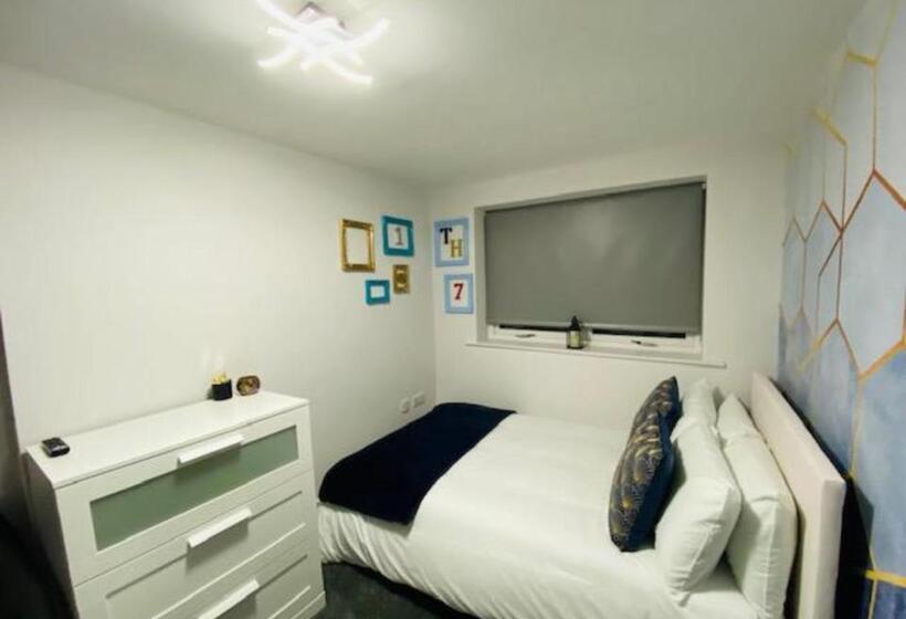 Пансион Townhouse Plus @ Lower Beth Street Stoke