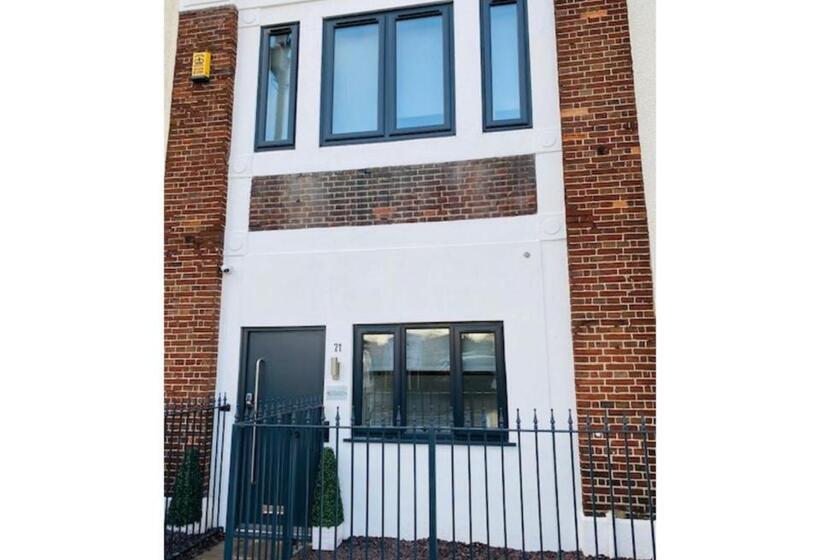 Пансион Townhouse Plus @ Lower Beth Street Stoke