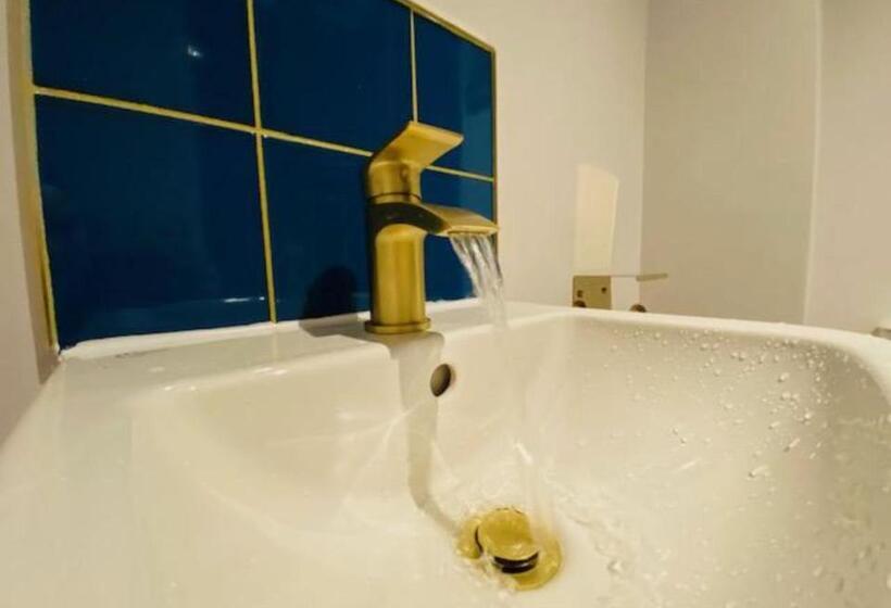 Пансион Townhouse Plus @ Lower Beth Street Stoke