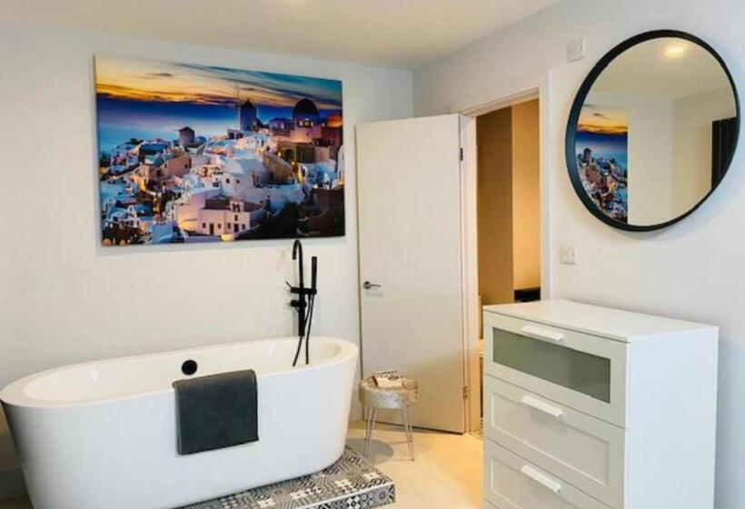 Пансион Townhouse Plus @ Lower Beth Street Stoke