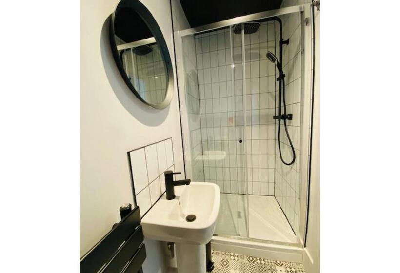 Пансион Townhouse Plus @ Lower Beth Street Stoke