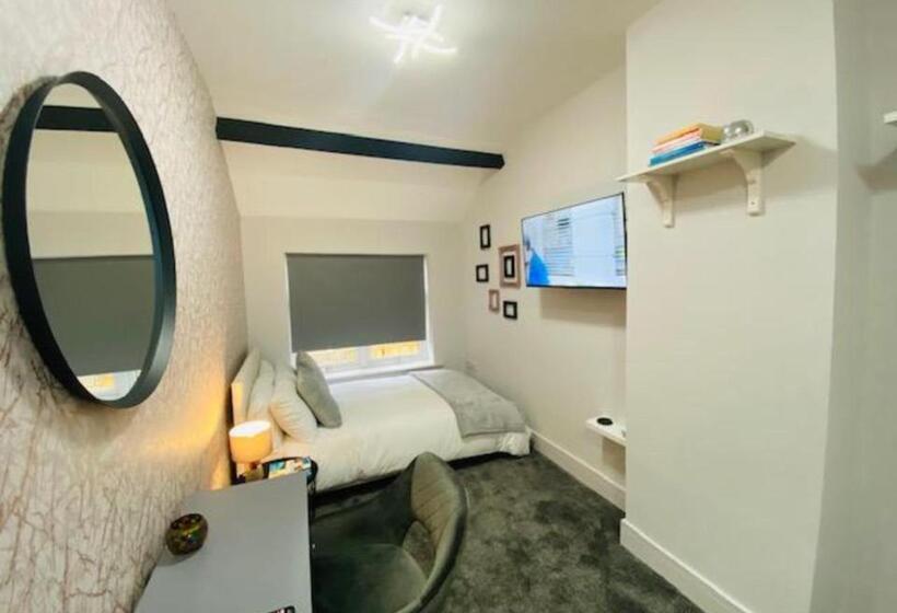 Пансион Townhouse Plus @ Lower Beth Street Stoke