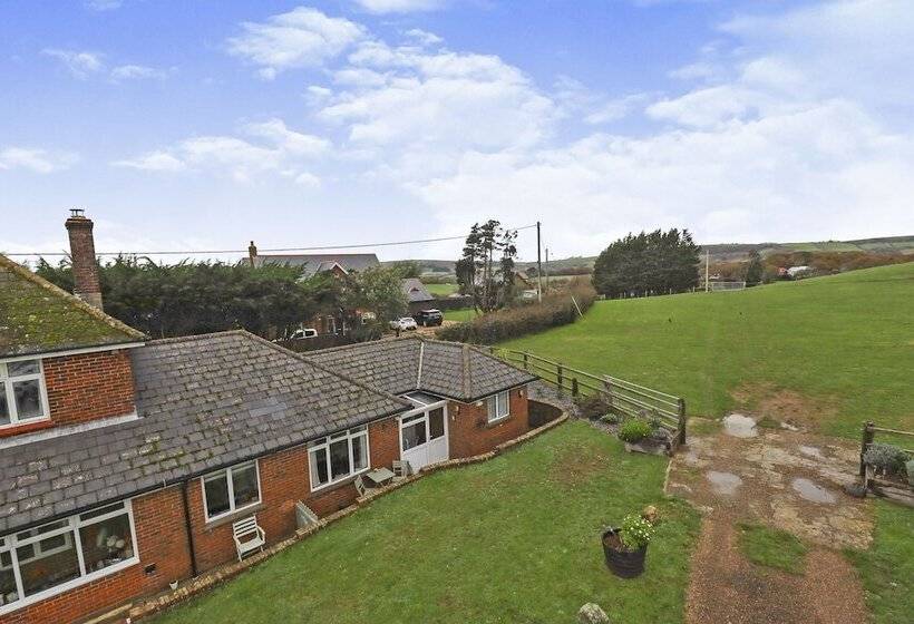 Queen Bower Farm Lodge